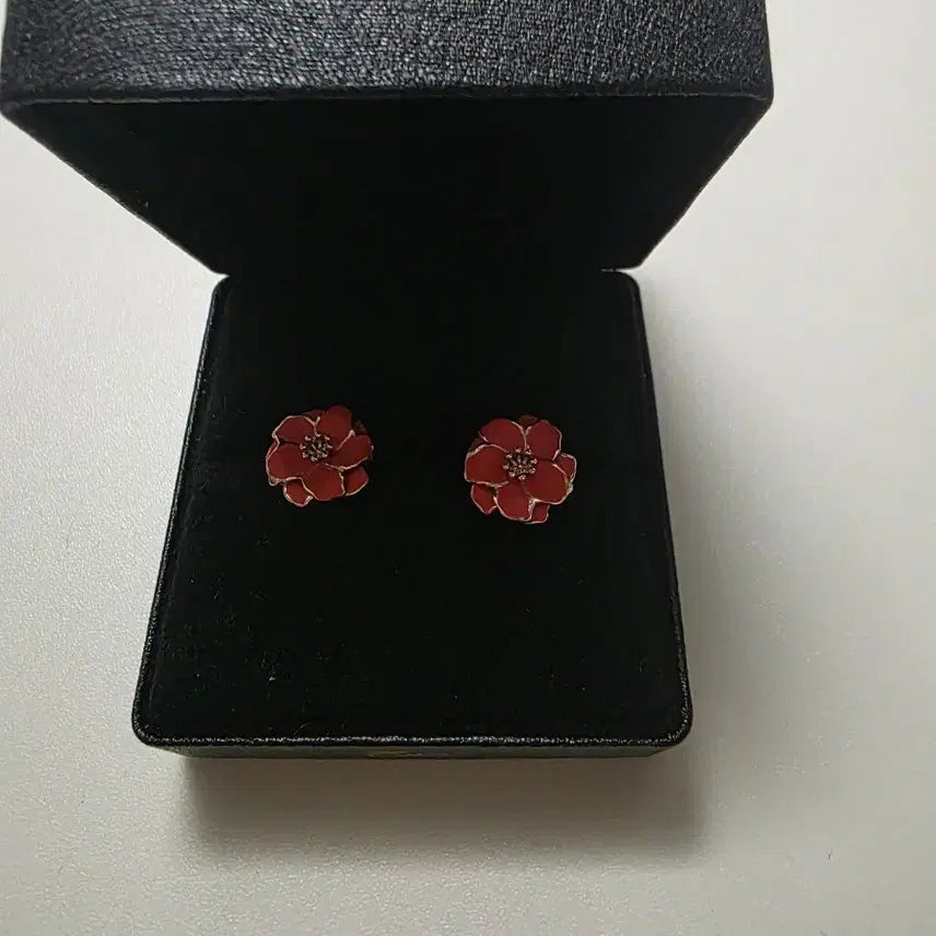 [BUNJANG] ATEEZ Hongjoong Birthday Earrings / 에이티즈 홍중 생일 md 귀걸이 ATEEZ HONGJOONG BIRTHDAY EARINGS