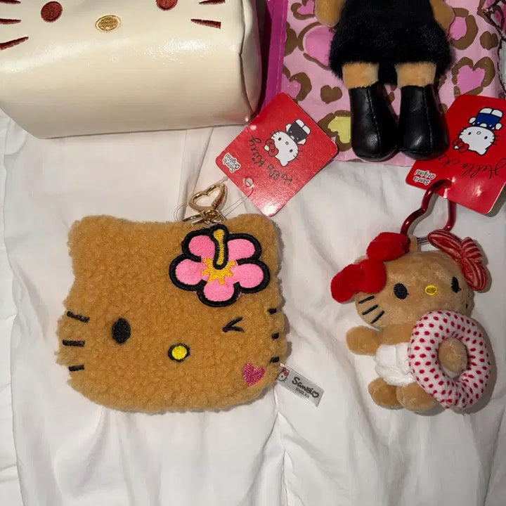 [BUNJANG] Sanrio Hello Kitty Pouch, Tarpaulin Bag, Cross Bag, Plush, Keychain Set / 산리오 헬로키티 키티 파우치 타포린백 크로스백 파우치 튜브 미키 딸기 인형 키링 새상품