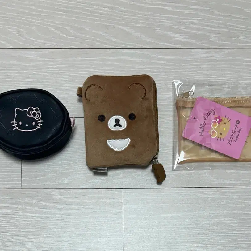 [BUNJANG] Hello Kitty WakeMake Tanning Kitty PVC Pouch Set / 헬로키티 웨이크메이크 / 코구마 카드지갑 / 태닝키티 pvc 파우치 세트