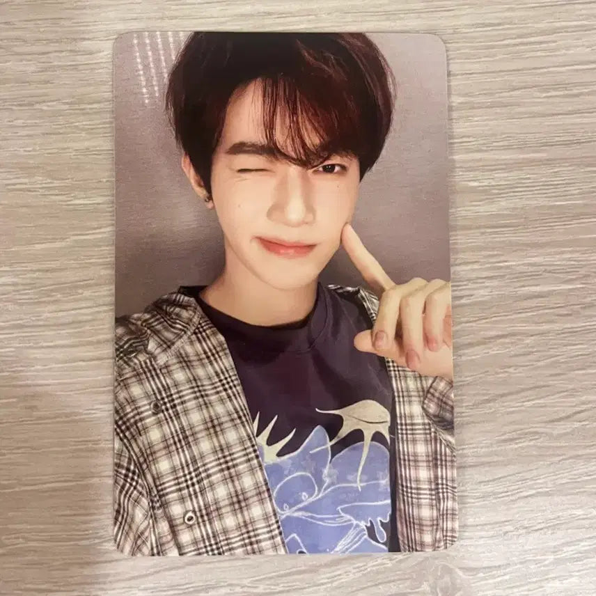 [BUNJANG] ZEROBASEONE Sung Hanbin Here &amp; Now Bangkok World Tour Photocard / 제로베이스원 앤더블 장하오 월드투어 here&amp;now 방콕 포카