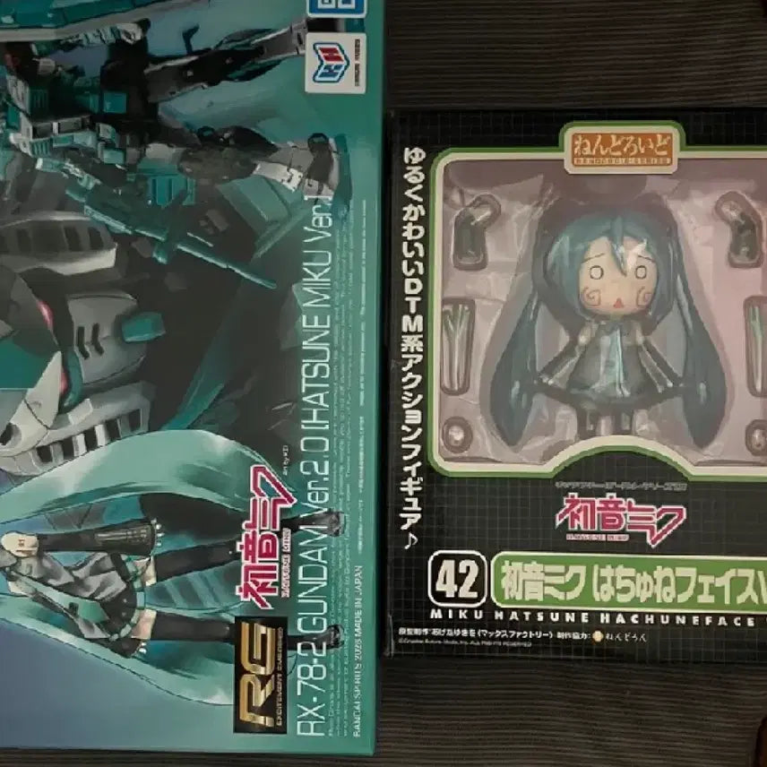 [BUNJANG] Nendoroid Hatsune Miku (Sealed) &amp; RG Hatsune Miku Gundam 2.0 / 미개봉 넨도로이드 하츄네 미쿠 &amp; RG 하츠네 미쿠 건담 2.0