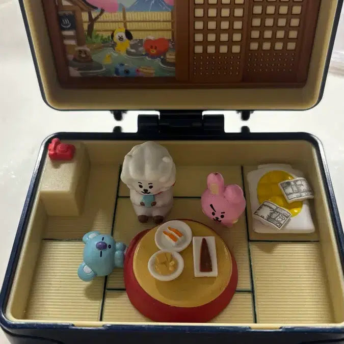 [BUNJANG] BT21 Carrier Figure Set / BT21 방탄 캐리어 피규어