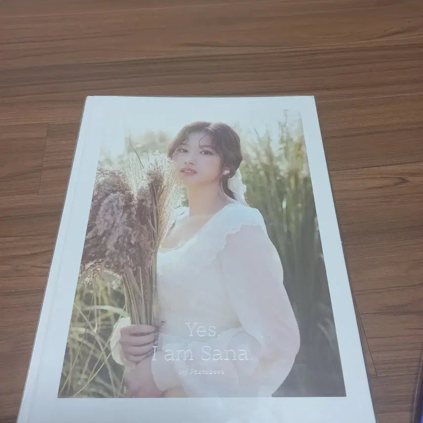 [BUNJANG] TWICE Sana I am Sana Photobook / 트와이스 사나 포토북 I am sana