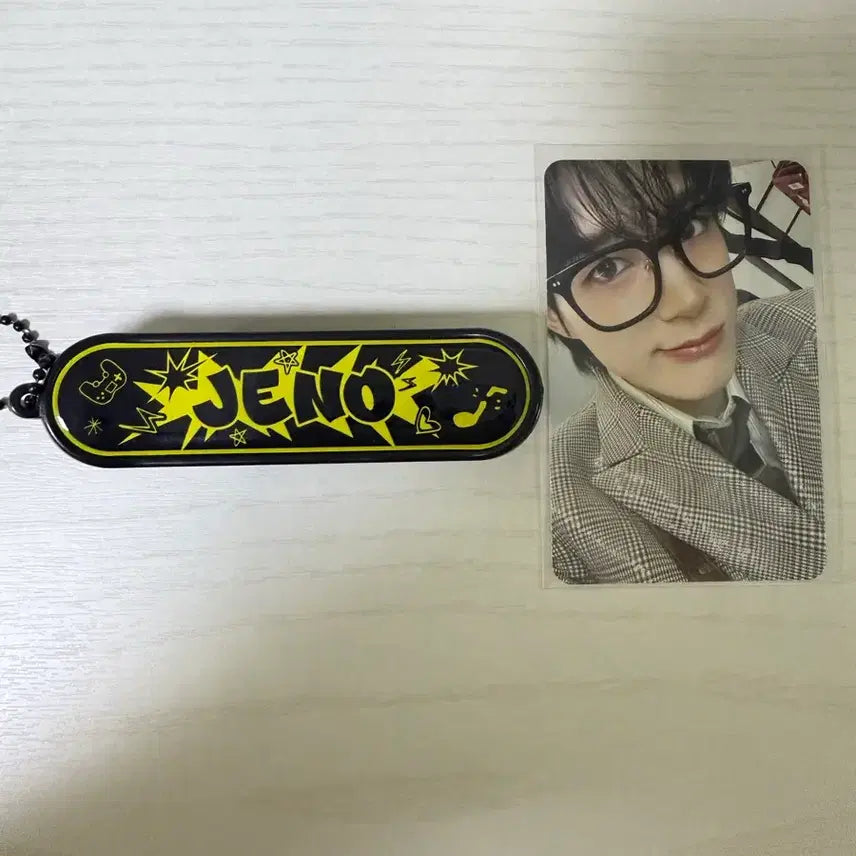 [BUNJANG] NCT DREAM Jeno Skateboard Photocard Holder / 엔시티 드림 제노 스케이트보드 키링 포카 양도