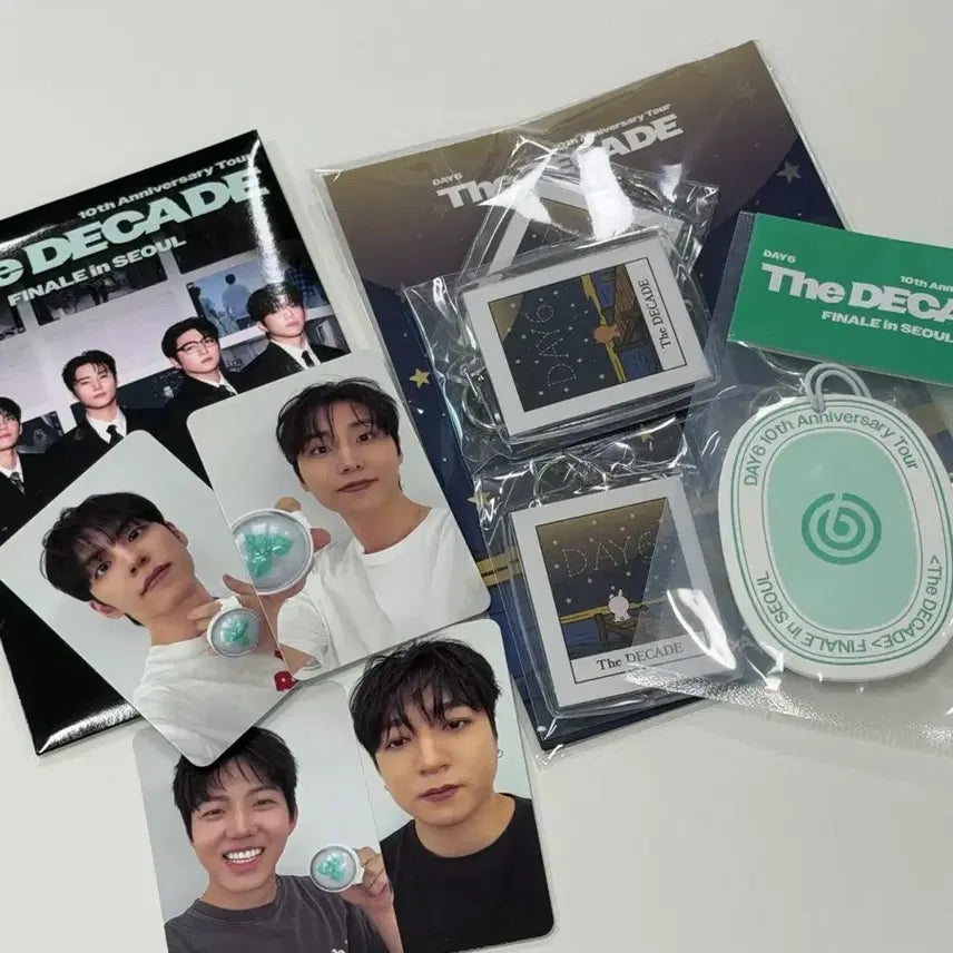 [BUNJANG] DAY6 Decade Encore Concert Day 1 Entry Photocard &amp; Gift Bundle Set / 데이식스 데케이드 앙콘 첫콘 입장포카 입장기프트 일괄