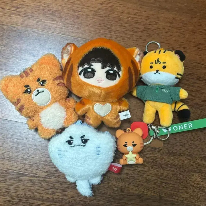 [BUNJANG] T1 Oner Plush Doll &amp; Keychain Bundle Set / 티원 T1 오너 인형, 키링 일괄