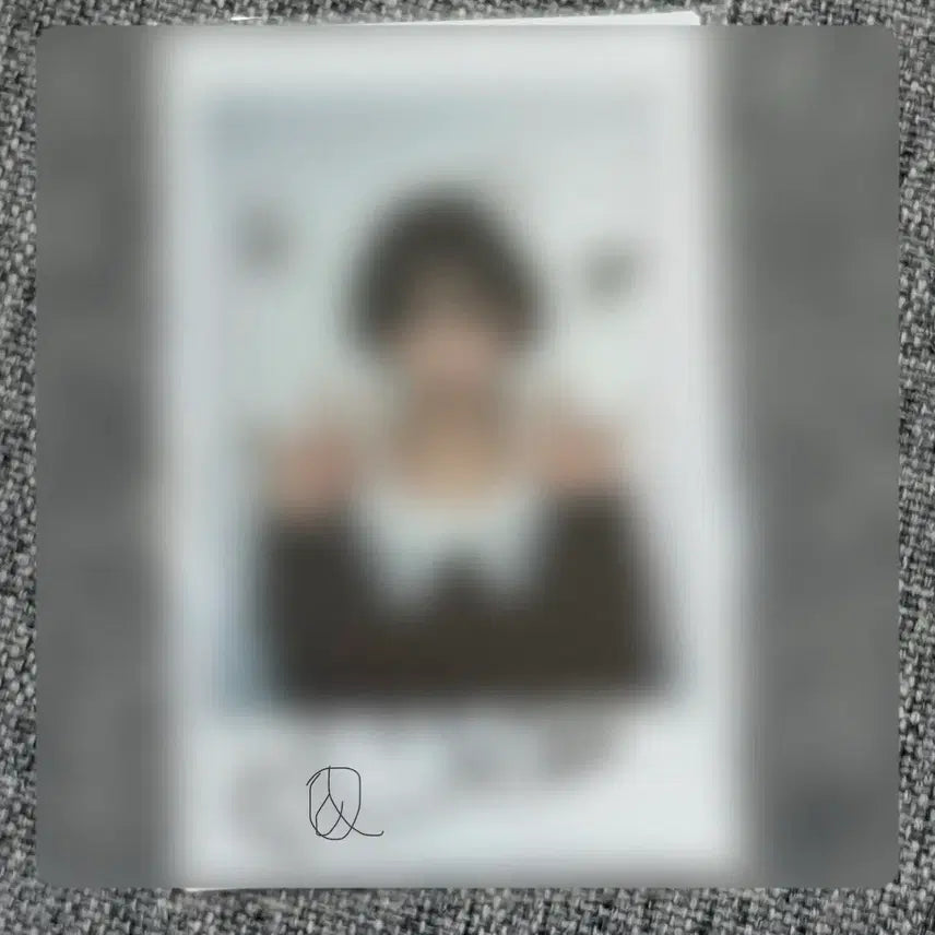 [BUNJANG] LeSserafim LeSserafim Graffiti Signed Polaroid / 리센느 리브 낙서 사인 폴라로이드 양도