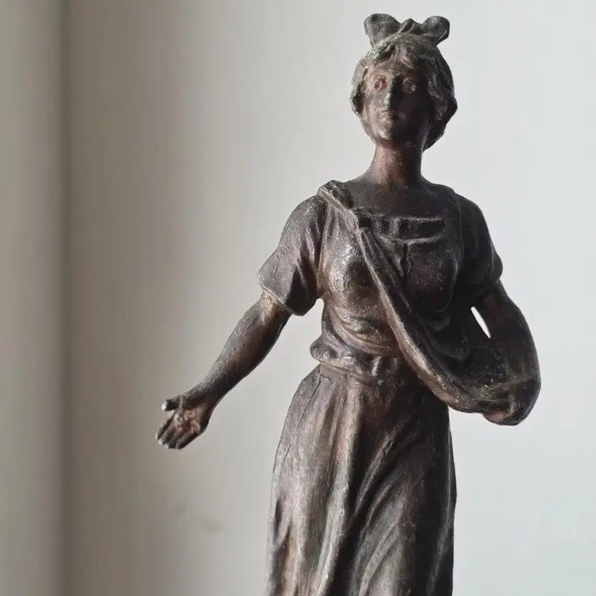 [BUNJANG] La Semeuse "Woman Sowing Seeds" Figurine / 여인조각상