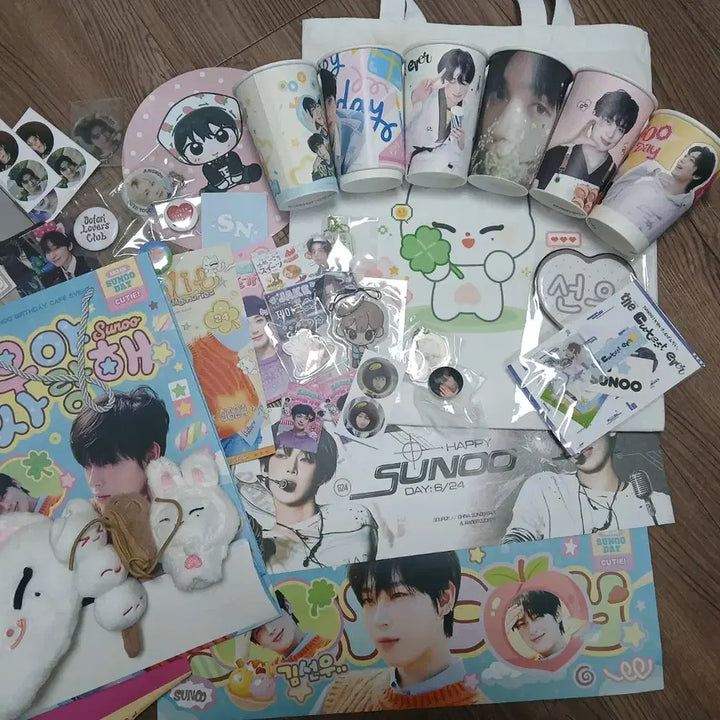 [BUNJANG] Sunwoo Birthday Cafe Set Photocard, Doll, Fan, Slogan, Poster, Eco Bag, Keychain, Sticker, Uchiwa / 선우 생카 세트 비공식 포카 인형 부채 슬로건 포스터 에코백 키슈 키링 스티커 우치와