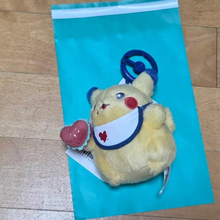 [BUNJANG] Pokemon Center Pikachu Diner Hamburger Plush Keychain (Chubby Pikachu) / 포켓몬센터 중포센 포켓몬 피카츄 다이너 하트 햄버거 인형 키링 뚱카츄