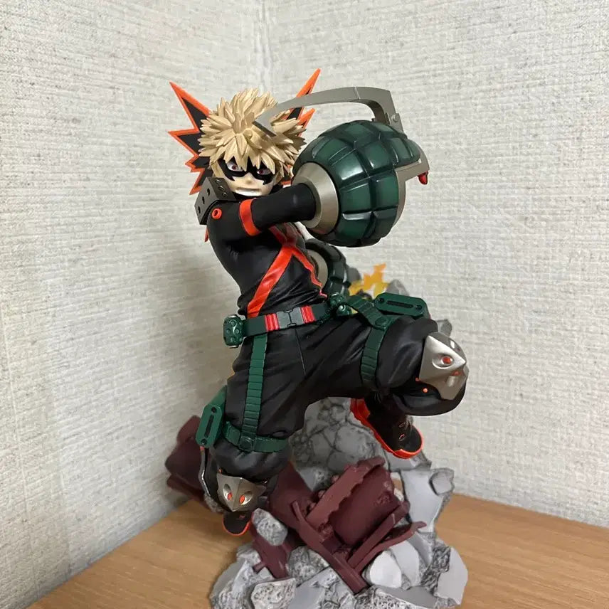 [BUNJANG] My Hero Academia Katsuki Bakugo ARTFX J 1/8 Scale Figure Bundle Set / (일괄) 나의 히어로 아카데미아 바쿠고 ver 1,2 (코토부키야 ARTFX J 1/8 스케일 피규어)