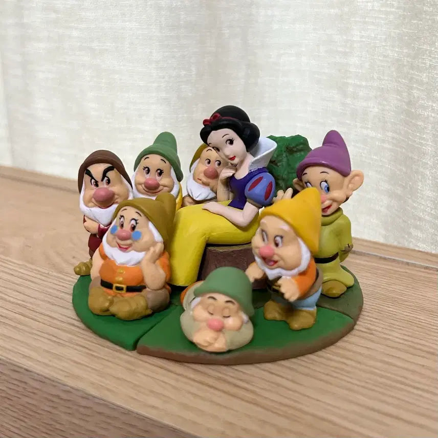 [BUNJANG] Disney Snow White Seven Dwarfs Diorama Gacha Figures Bundle Set / 일괄) 디즈니 백설공주 일곱 난쟁이 난장이 디오라마 가챠 피규어
