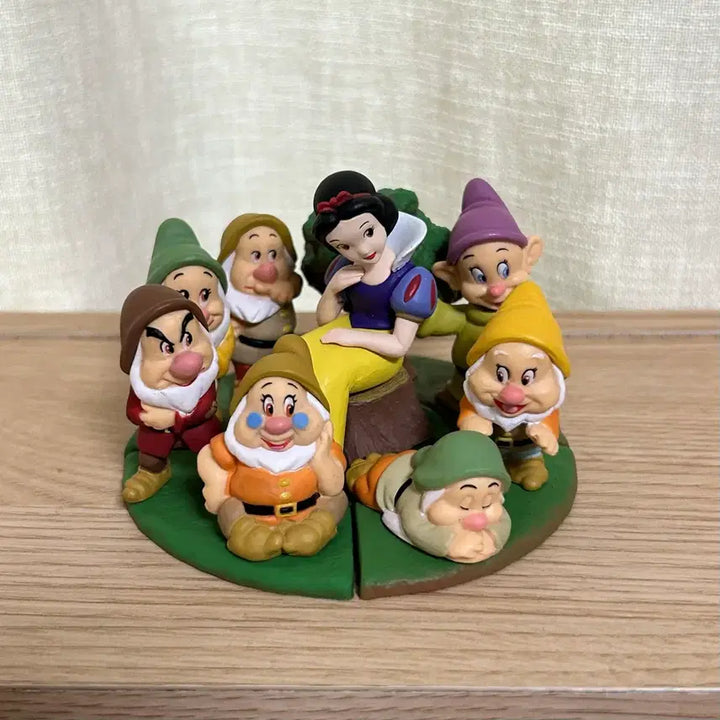 [BUNJANG] Disney Snow White Seven Dwarfs Diorama Gacha Figures Bundle Set / 일괄) 디즈니 백설공주 일곱 난쟁이 난장이 디오라마 가챠 피규어