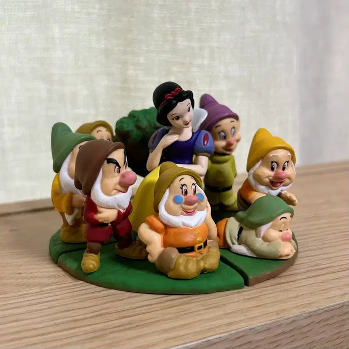 [BUNJANG] Disney Snow White Seven Dwarfs Diorama Gacha Figures Bundle Set / 일괄) 디즈니 백설공주 일곱 난쟁이 난장이 디오라마 가챠 피규어