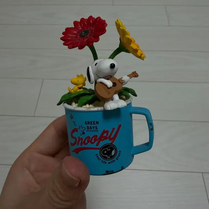 [BUNJANG] Snoopy Figure with Flowers and Guitar / 스누피 피규어