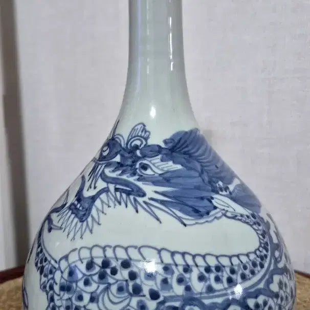 [BUNJANG] Blue-and-White Porcelain Vase with Dragon Motif / 청화백자 운룡문 주병