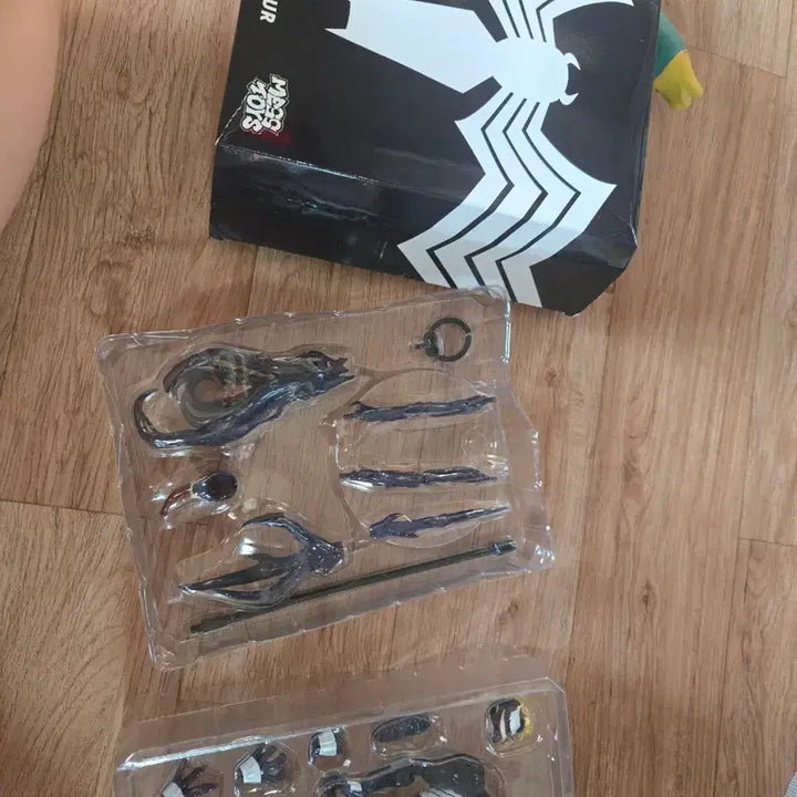 [BUNJANG] Mezco Toyz One:12 Collective Venom Action Figure / 메즈토이즈 원:12 레탈 네이버 피규어  베놈