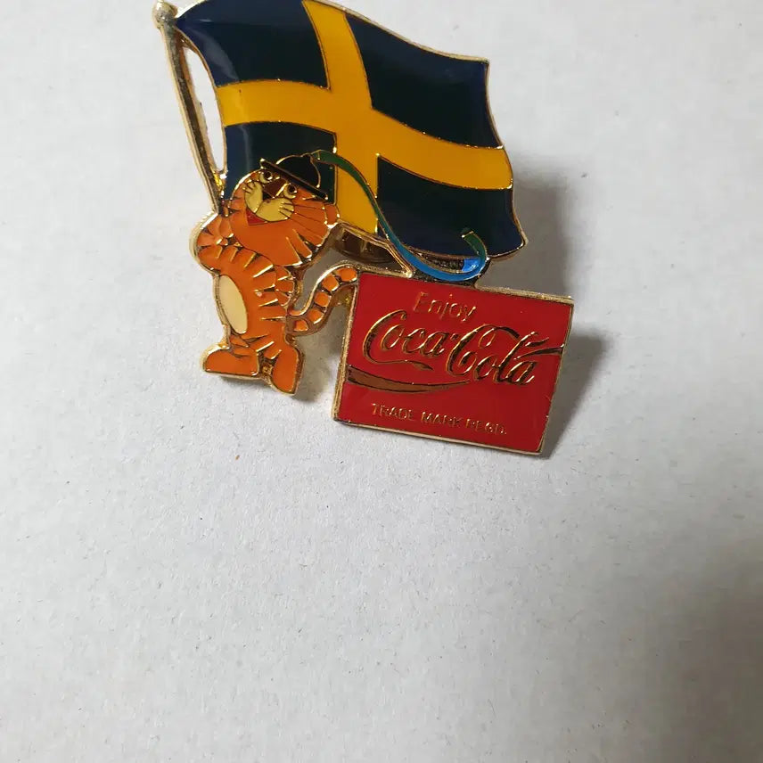 [BUNJANG] Coca-Cola 88 Seoul Olympics Badge &amp; Bear Plush / 코카콜라 88올림픽 뱃지 / 코카콜라 곰인형
