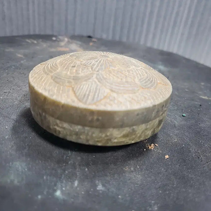 [BUNJANG] Hand-Carved Stone Chrysanthemum and Cloisonné Pattern Round Container Antique Chinese Art Collectible / 수공 석제 국화칠보문 원형 분합 중국골동품 고미술품 수집품 옥돌 옥석
