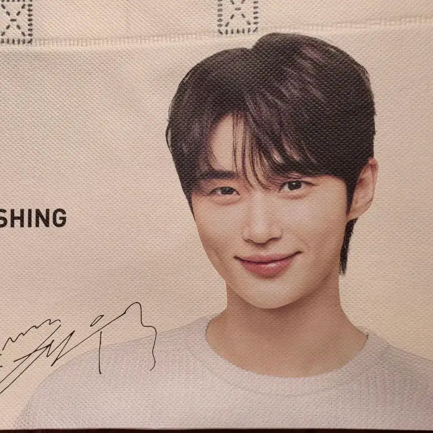 [BUNJANG] Byun Woo-seok Kyochon Branded Non-woven Shopping Bag / 교촌 변우석 쇼핑백 깨끗함!!