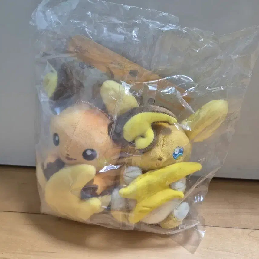 [BUNJANG] Pokemon Pikachu &amp; Pichu "You and Me" Plush Set / 포켓몬스터 너랑나랑 라이츄 인형