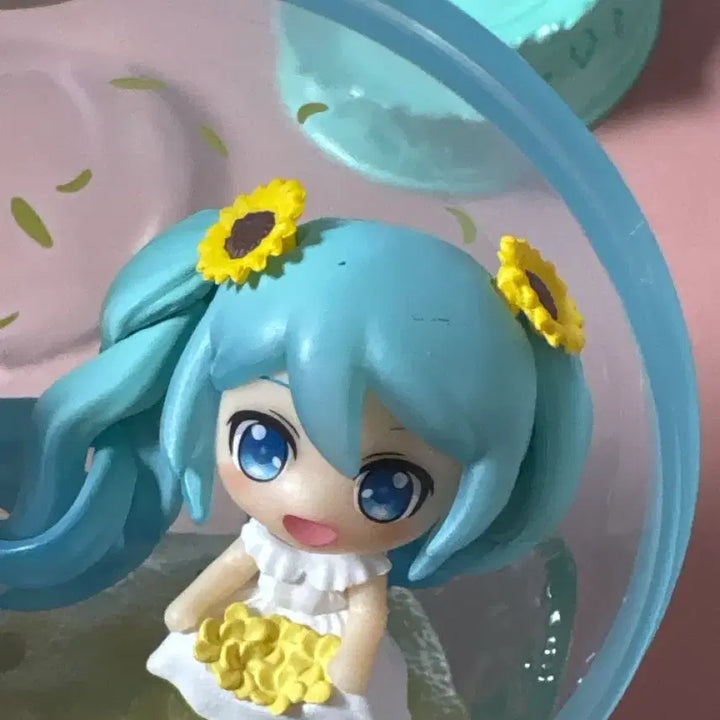 [BUNJANG] Hatsune Miku Snow Globe Summer Figure / 미쿠 리멘트 스노우볼 여름 피규어 하츠네미쿠