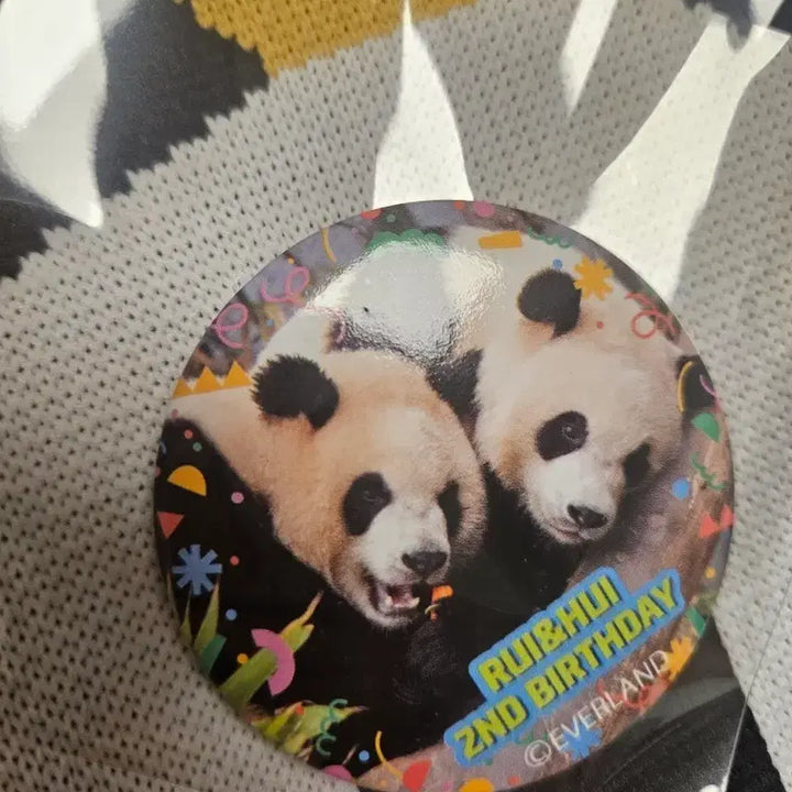 [BUNJANG] Luhan 2nd Anniversary Panda Badge / 루이후이 뱃지 (반택비포함)