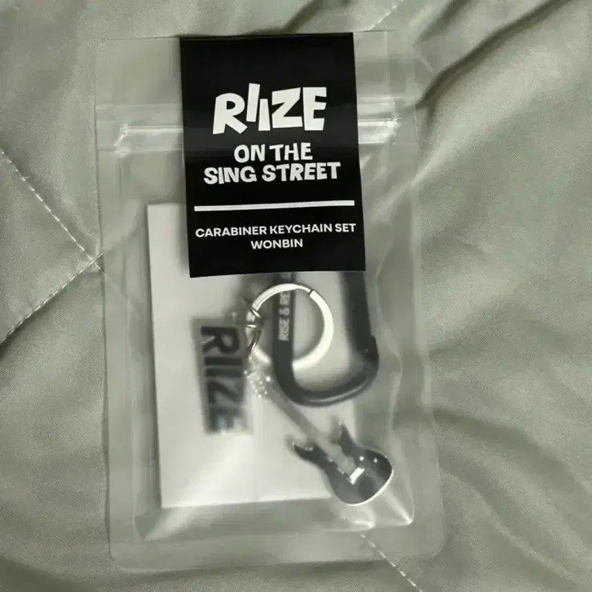 [BUNJANG] RIIZE Wonbin Carabiner Keyring &amp; Photocard Set On The Street Pop-Up / 원가이하) 라이즈 원빈 카라비너 키링 포카 세트 온더싱스트릿 팝업