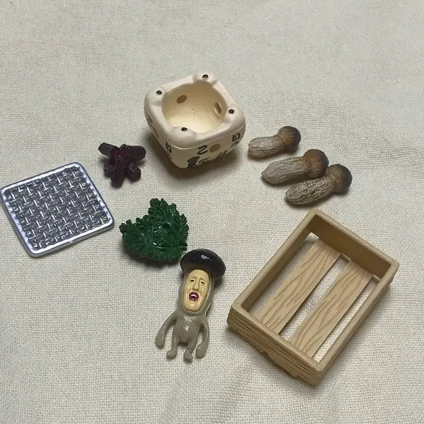 [BUNJANG] Re-Ment Kobito Zukan Gourmet Series No. 4 Premium Matsutake Mushroom (Box Included) / [희귀매물] 리멘트 식완 코비토즈칸 특선 미식 고급 송이버섯 (박스 포함)