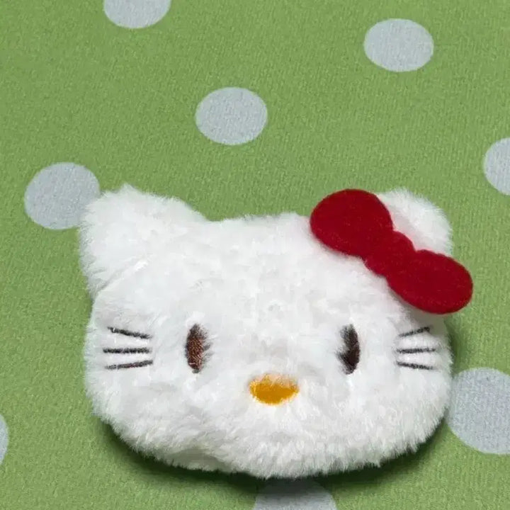 [BUNJANG] Sanrio Hello Kitty Fuzzy Badge / 키티 복실키티 뱃지 새상품