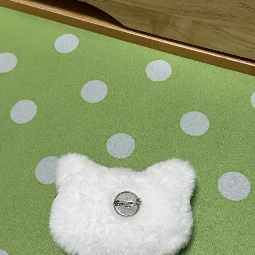 [BUNJANG] Sanrio Hello Kitty Fuzzy Badge / 키티 복실키티 뱃지 새상품