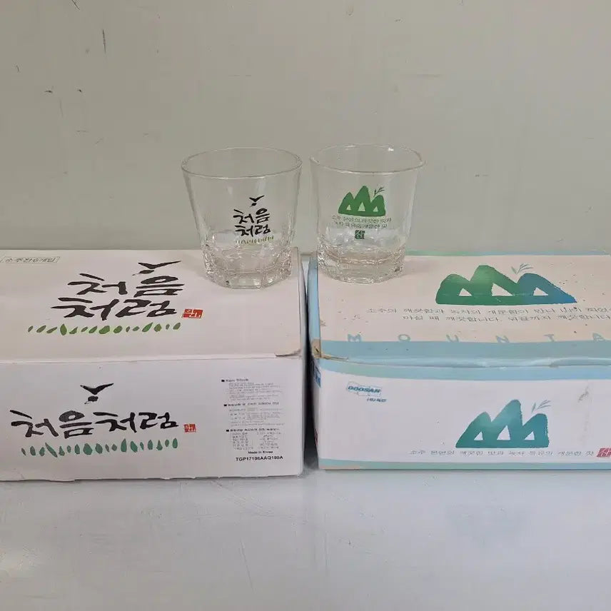[BUNJANG] Vintage Glass Soju Shot Glasses Bundle (8 Boxes, 48 pcs) / 근대사 수집 옛날 고전잔 소주잔 유리잔 곰바우 경월 보해 화이트 8박스본