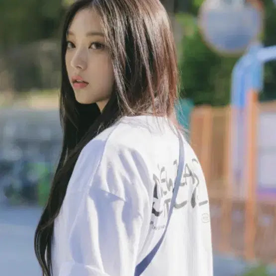 [BUNJANG] NewJeans x Hiroshi Fujiwara Collaboration T-Shirt L / 뉴진스X후지와라 히로시 콜라보 티셔츠 L
