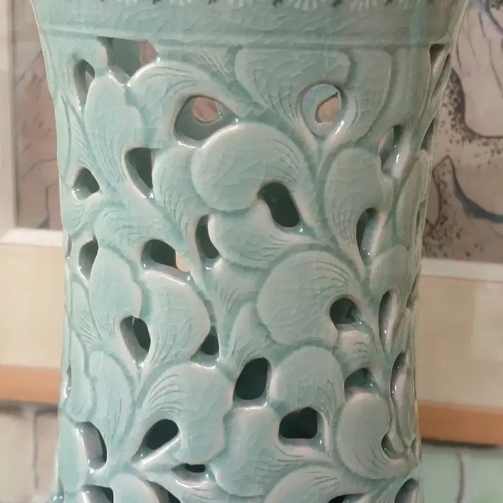 [BUNJANG] Ye Jin Han Ki Woong Celadon Porcelain Vase with Floral Cutout Design / 도자기 꽃문양 투각 화병.예진 한기웅