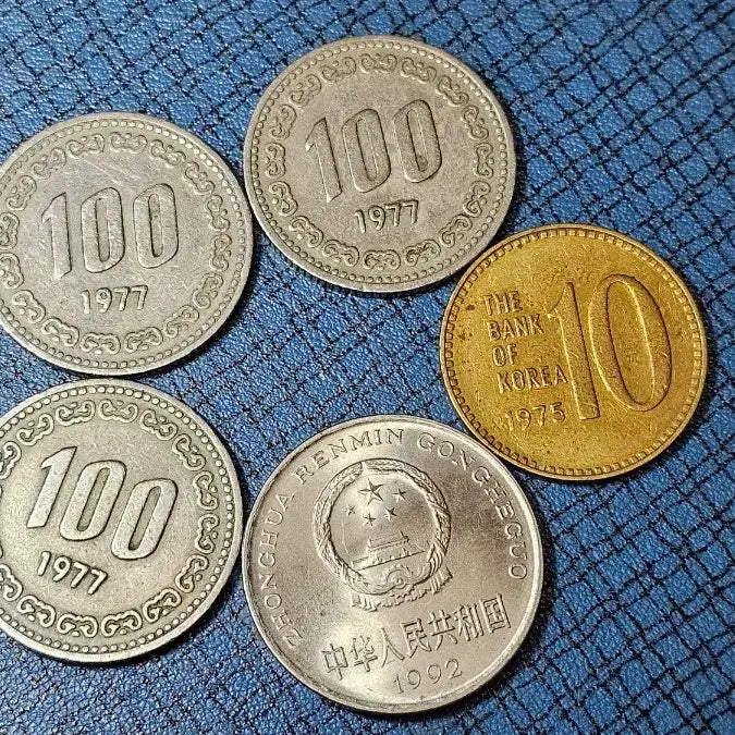 [BUNJANG] Vintage Coin Set: 1977 100 Won, 1975 10 Won, and 1 Yuan / 1977년 100원, 1975년 10원, 1위안 동전 세트