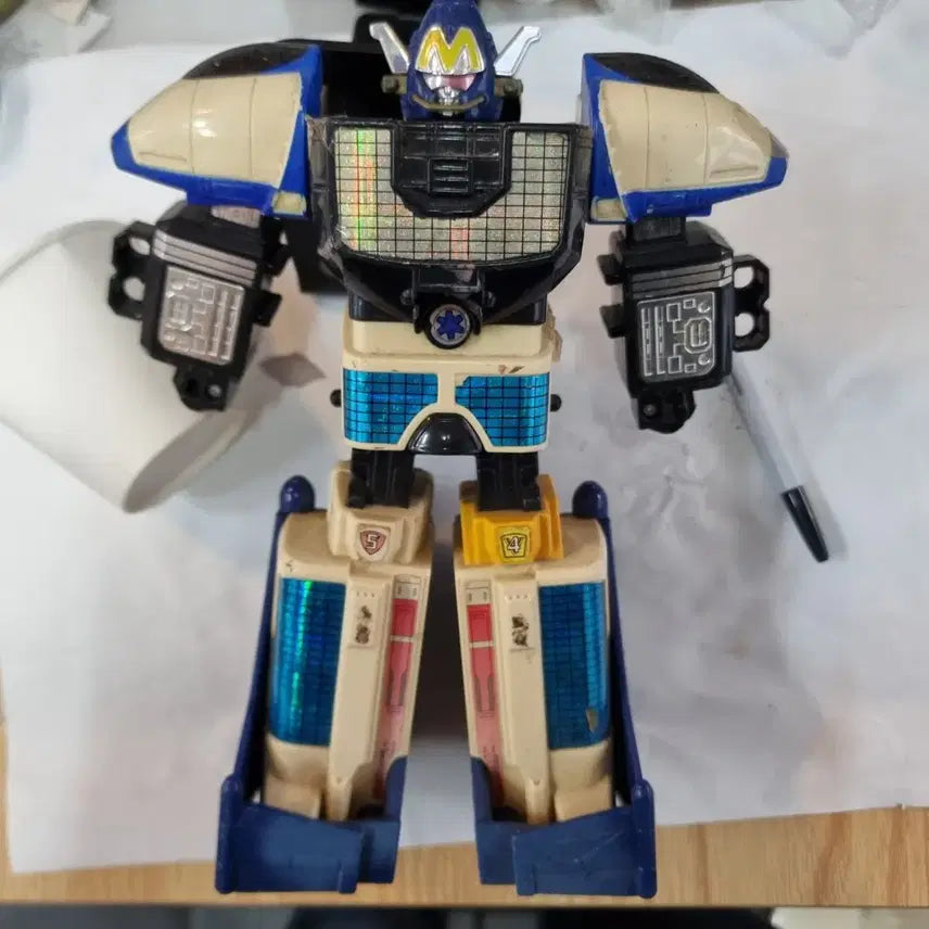 [BUNJANG] Bandai Macliner Transforming Robot Toy / 반다이에서 나온 맥라이너 변신 로봇이에요사진에서 보이는 그대로의 모습이며, 멋진 디자인을 자랑 로봇  수집용으로도 좋아요추억의 로봇을 간직하고 싶은 분들께 추천드려요고전로봇으