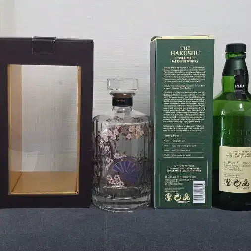 [BUNJANG] Suntory Yamazaki 12 Year, Hakushu 12 Year, Hibiki Japanese Harmony Whisky Empty Bottles with Cases Set / 산토리 야마자키 12년 / 하쿠슈 12년 히비키 위스키 세트 공병