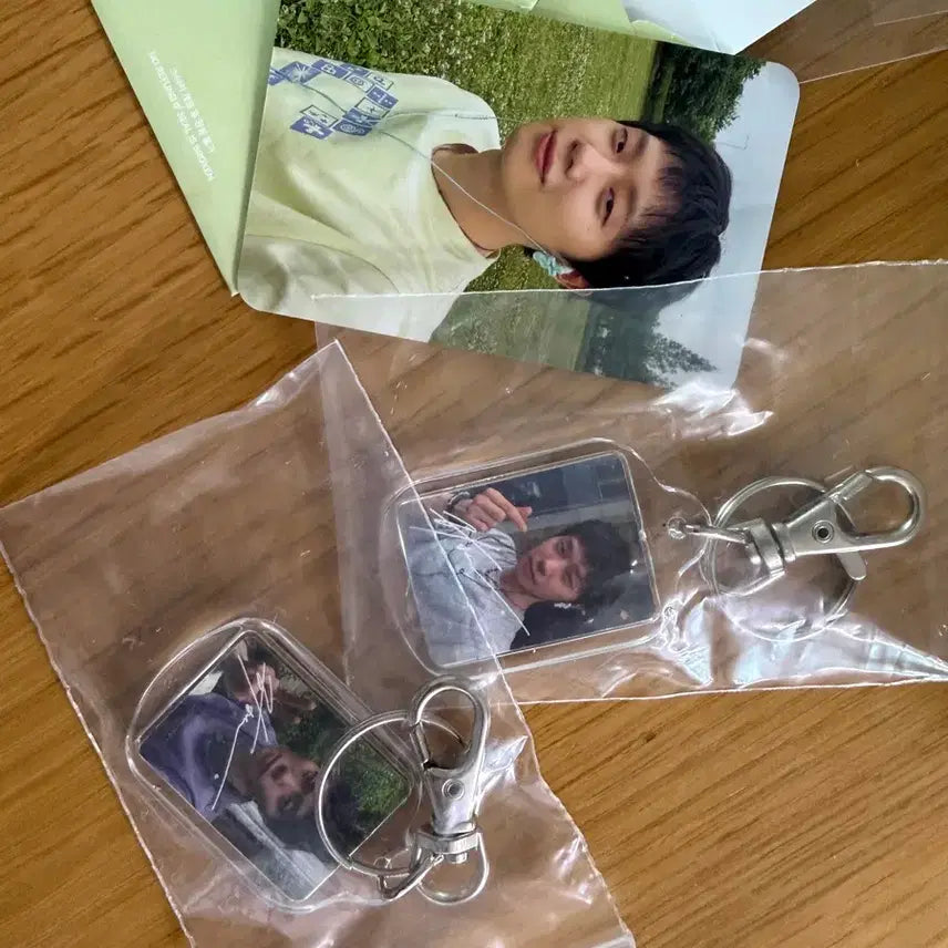 [BUNJANG] KABISH Special Edition Ha Hyun-sang 1st &amp; 2nd Week Keyring Set with Photocard Bundle / 카비시 특전 하현상1주차키링 2주차키링과 포카 일괄