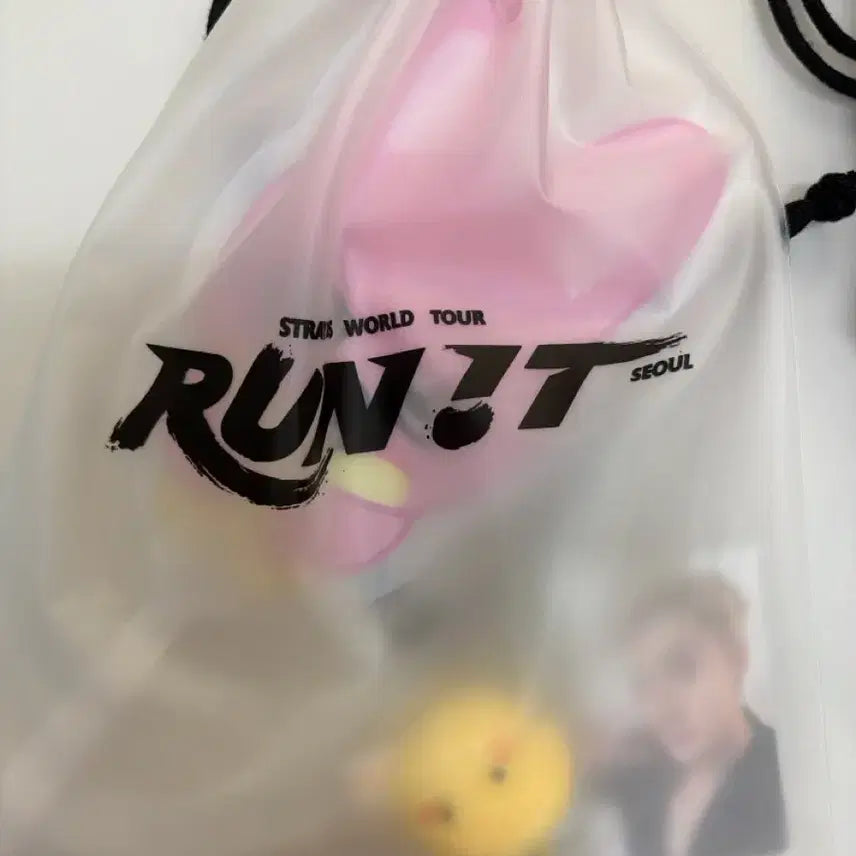 [BUNJANG] Stray Kids 2022 Concert Set (Day 3) - Fan, Pig Keyring, Bbokari / 202260729 3일차 스키즈콘서트 세트 판매합니다 부채 돼끼 키링 뽁아리에요