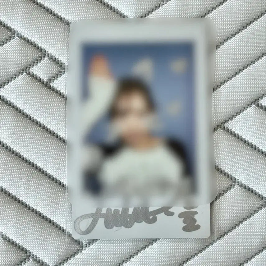 [BUNJANG] KISS OF LIFE Julie Signed Polaroid Photocard / 키스오브라이프 쥴리 사인 폴라로이드 싸폴 양도 싸인 kissoflife julie 키오프