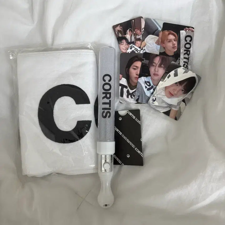 [BUNJANG] CORTIS Release Party Full Set Slogan, Light Stick, Photocard / 코르티스 릴리즈파티 풀셋 슬로건 응원봉 포카