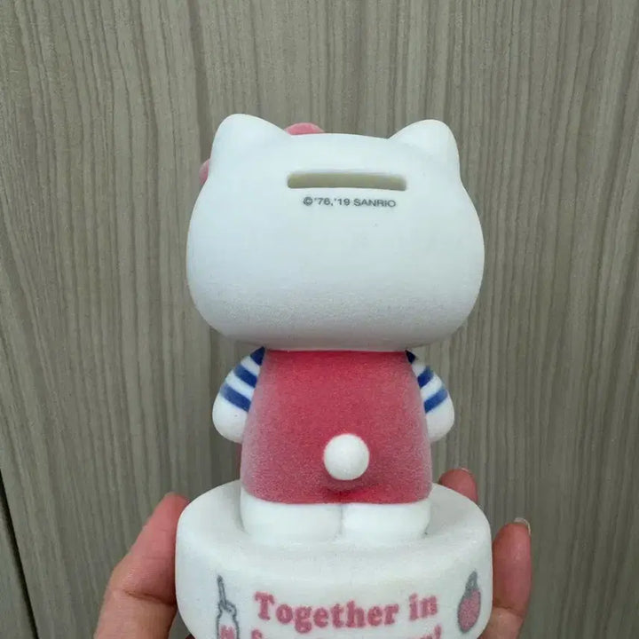 [BUNJANG] Sanrio Hello Kitty 2019 Fluffy Piggy Bank / 헬로키티 고전 19년도 플로키 저금통