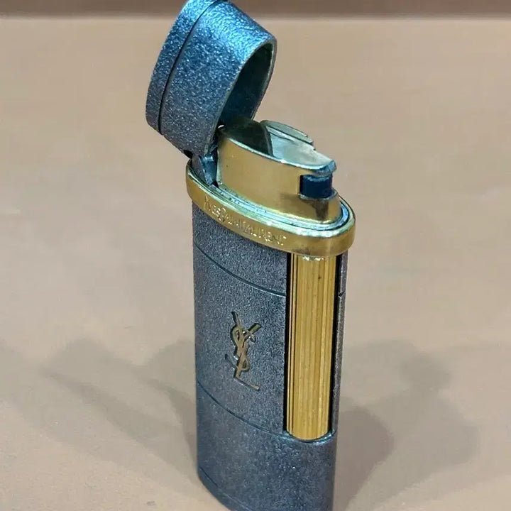 [BUNJANG] Vintage Yves Saint Laurent Gas Lighter / 빈티지 YSL 입생로랑 그레이 골드 가스라이터