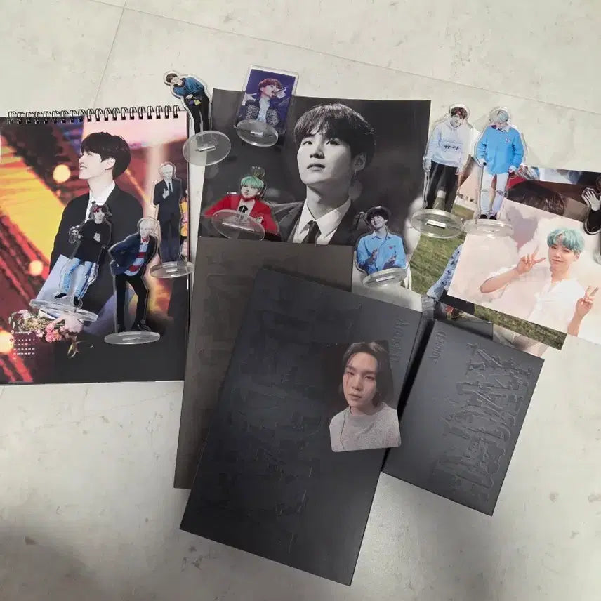 [BUNJANG] BTS Suga Bundle Set Albums, Photocards, Acrylic Stand, Calendar, Photos / 일괄판매)방탄소년단 슈가 앨범, 포카, 아크릴, 캘린더, 사진 등