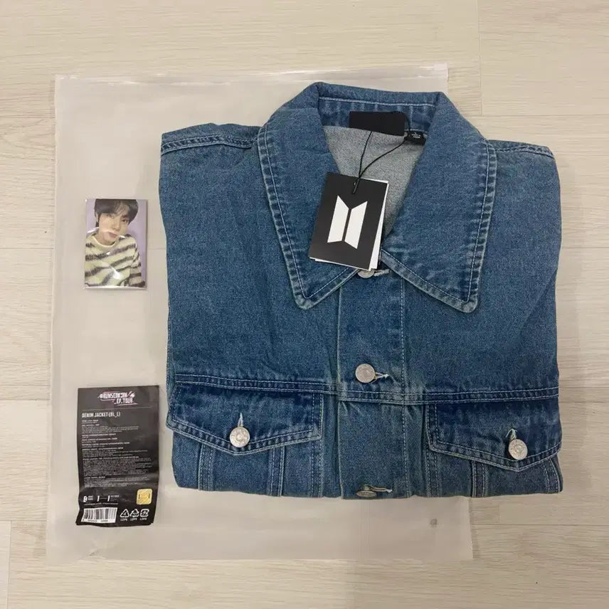 [BUNJANG] BTS Run Jin Denim Jacket L (Photocard Included) / [한정판매] BTS 런석진 데님자켓 L (비닐포장 포카 포함)