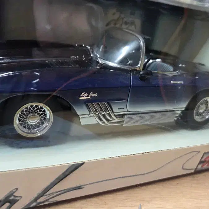 [BUNJANG] UT Models 1:18 Scale Makoshark Diecast / 1:18 UT  마코샤크 다이캐스트