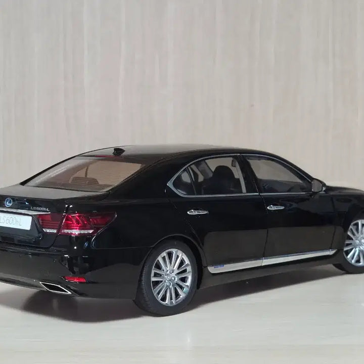 [BUNJANG] AutoArt 1:18 Lexus LS600HL Signature Black / 오토아트 Ls600hl 시그니처 블랙