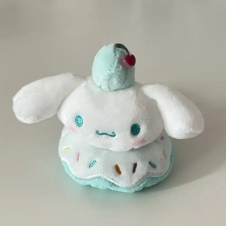 [BUNJANG] Cinnamoroll Sweet Cafe Donut Plush Charm / 시나모롤 스위트 카페 도너츠 도넛 인형 키링