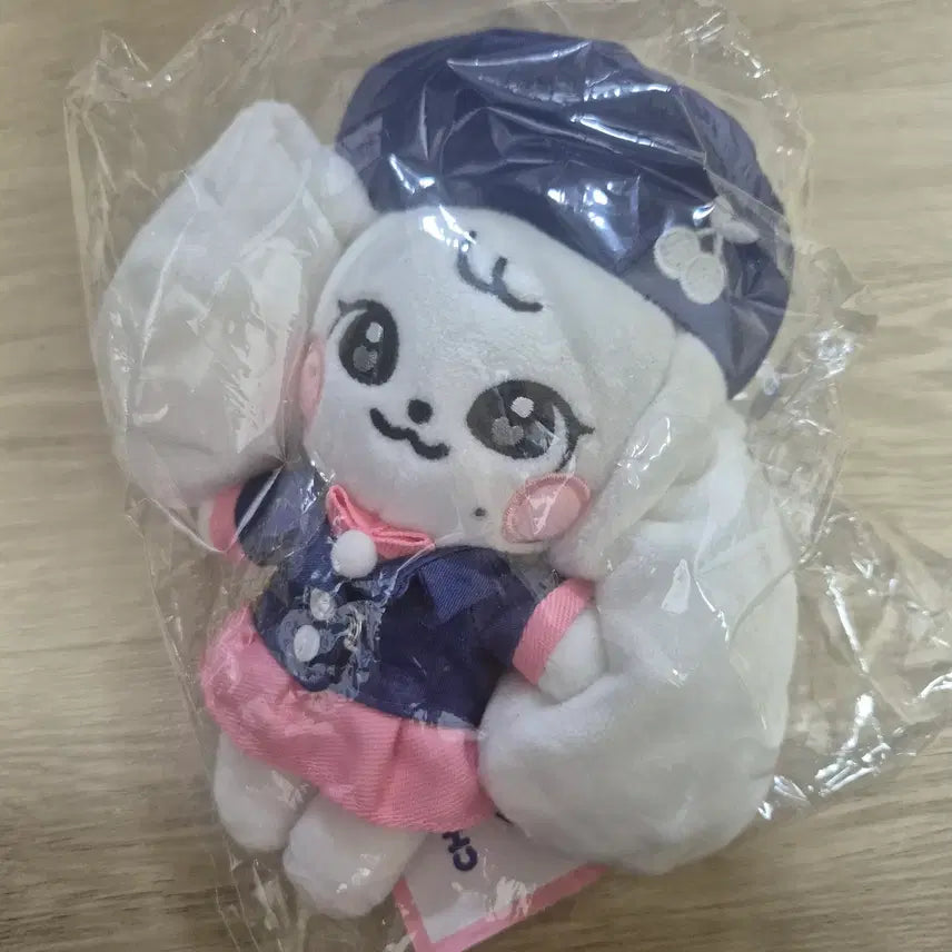 [BUNJANG] IVE Rei Cherry Schoollook Doll / 아이브 체리 스쿨룩 인형 팝니다