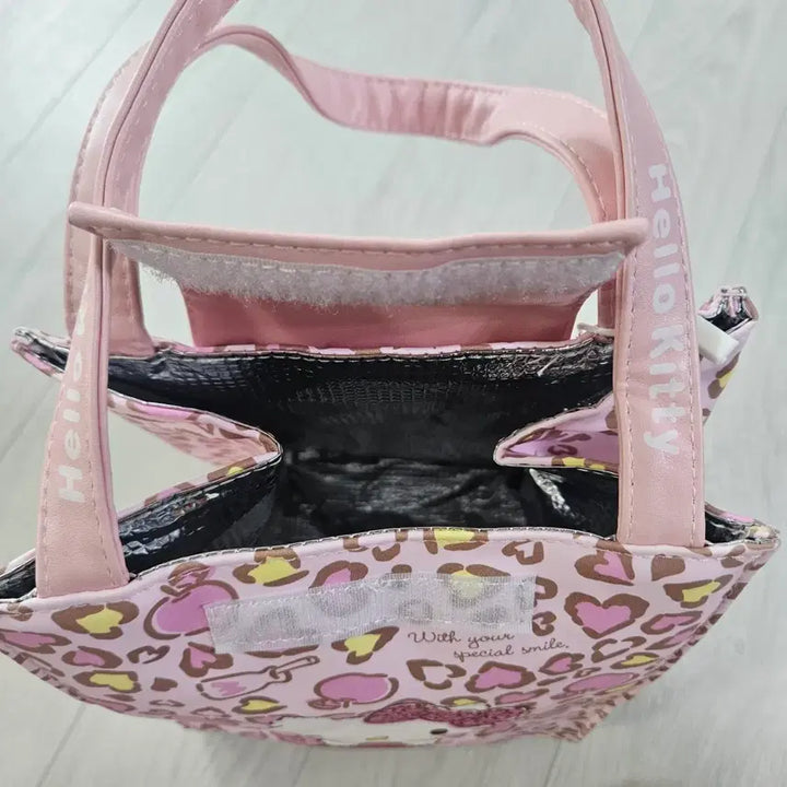 [BUNJANG] Hello Kitty Pink Leopard Pattern Cooler Bag / 헬로키티 핑크 레오파드 패턴 보냉백